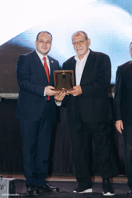الأستاذ محمد عبدالمنعم سالم  